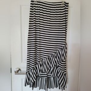 Dress barn Skirt Black/White Stripe Size M
